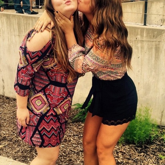 Patterned top - Picture 2 of 2